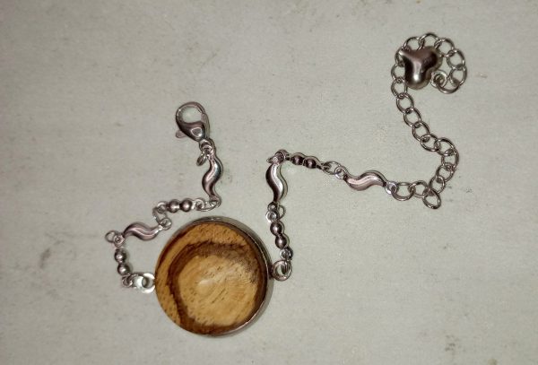 Unique Scrap Cabochons: Sustainable Beauty in Bracelets