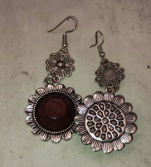 Unique Scrap Cabochons: Sustainable Beauty in Earrings