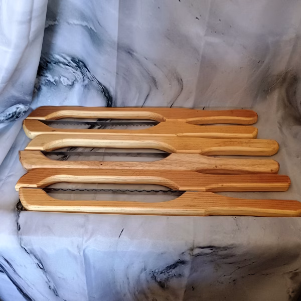 Set of fruitwood bow knives – curved handles, organic grain, and hand-finished edges