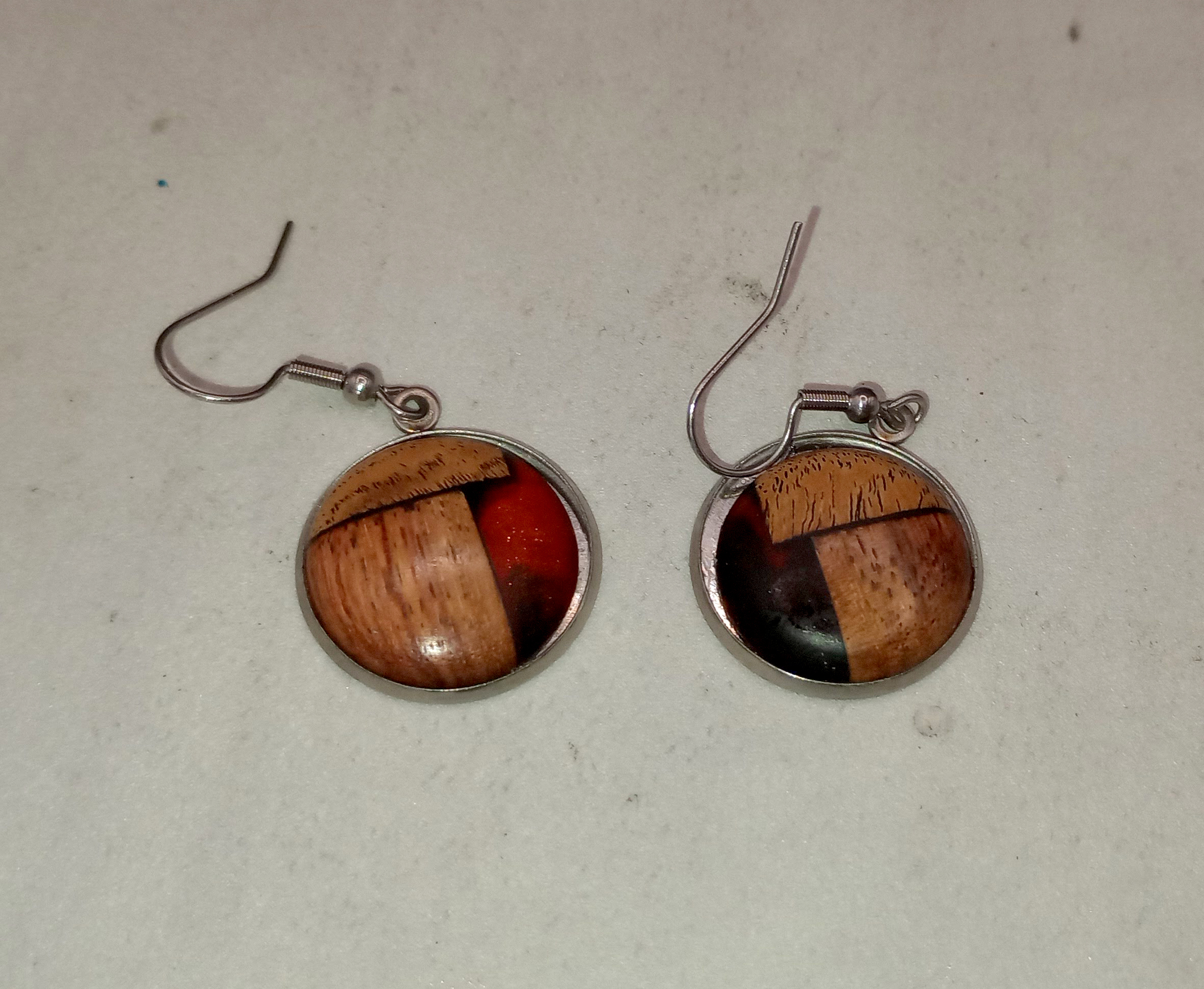 Unique Scrap Cabochons: Sustainable Beauty in Earrings